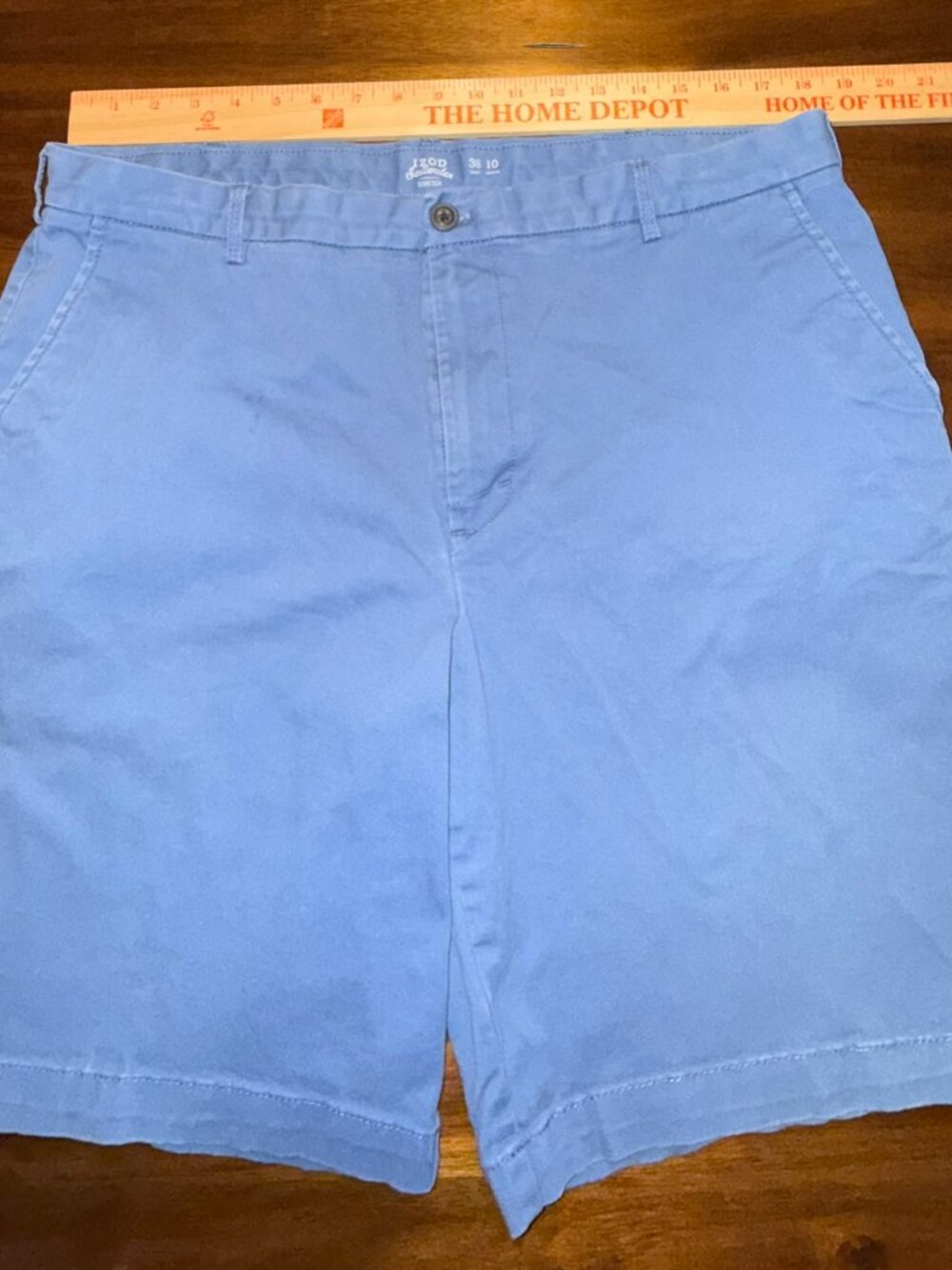 Blue Izod Saltwater Stretch Flat Front Shorts Men's 38 / 10" Inseam